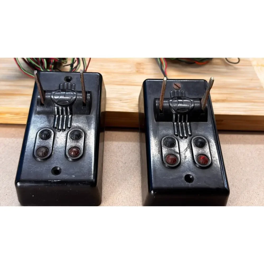 Vintage Lionel O27 Switch Controllers Dual Lever Bakelite Pair Untested